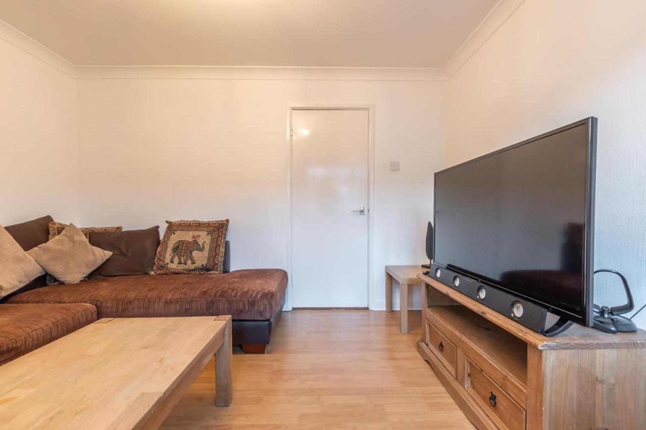 Best Price! Large Home For 4 - Smart Tv - Comfy Beds - Garden - 4 Single Beds Or 2 Doubles! Портсмът Екстериор снимка